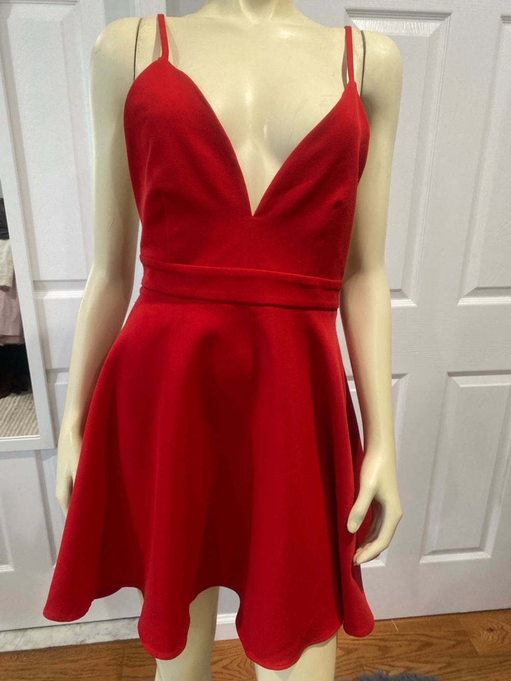 Zara beautiful Red V-Neck Spaghetti Strap Skater Dress/ Size Medium